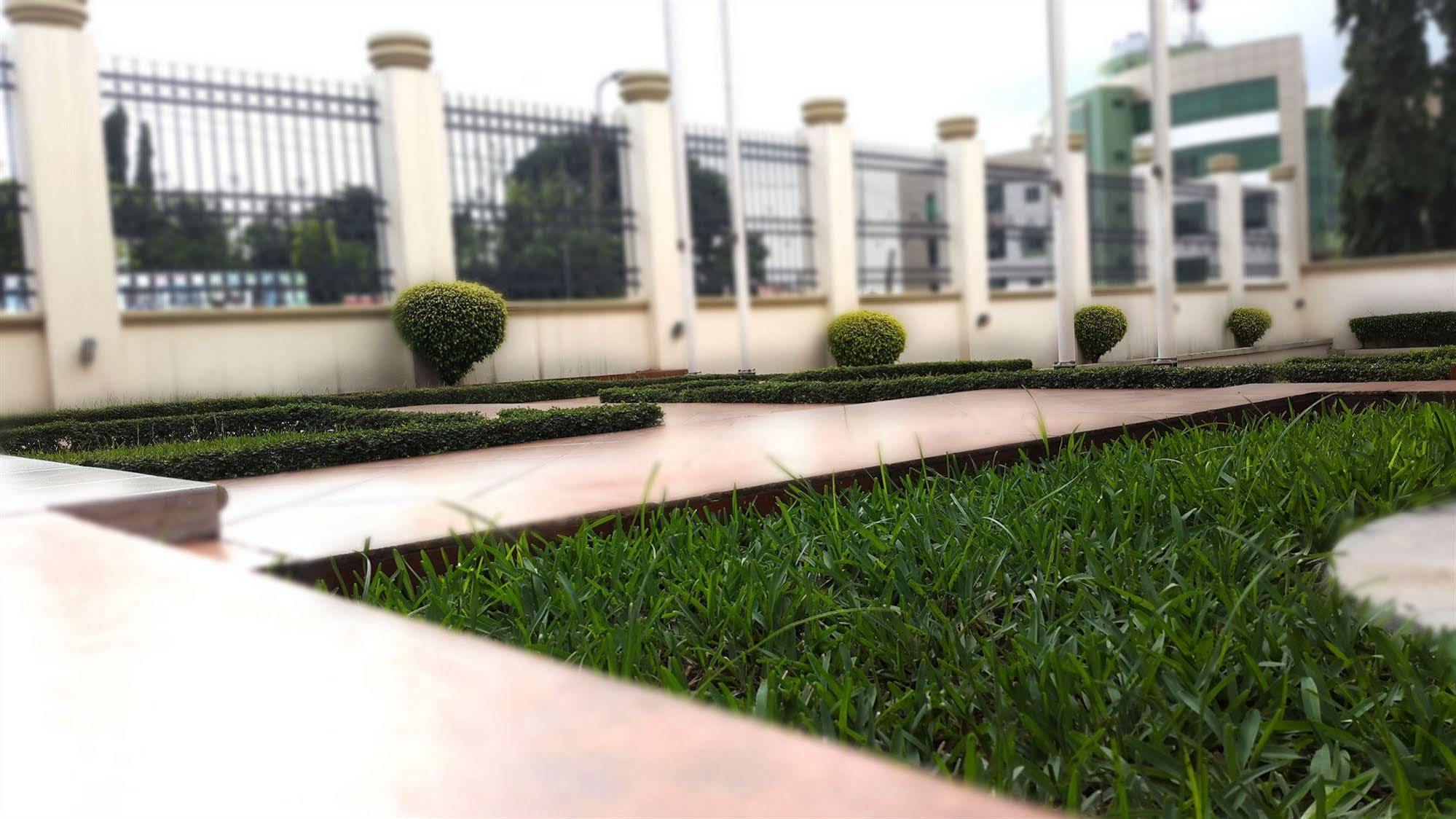 M Plaza Hotel Akkra Exterior foto